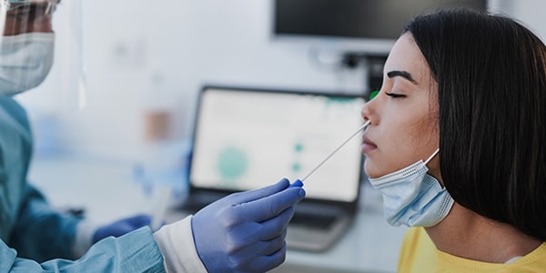 Pruebas en el punto de atención (POCT, del inglés Point-of-Care Testing) y pruebas de diagnóstico rápido (RDT, del inglés Rapid Diagnostic Tests) para volver a la escuela - Henry Schein Medical